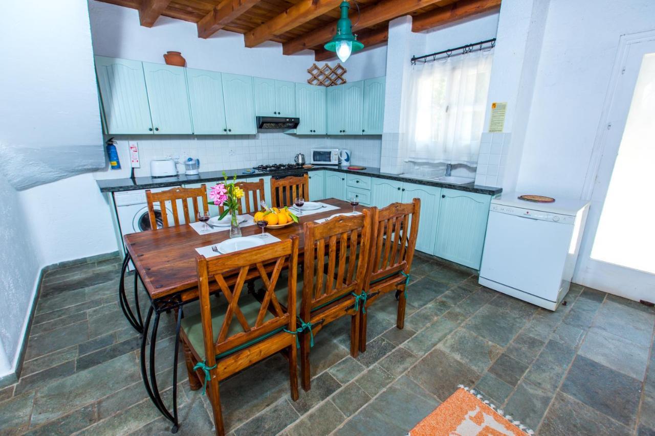 Villa Clarissa & Carmel View Paphos Exterior photo